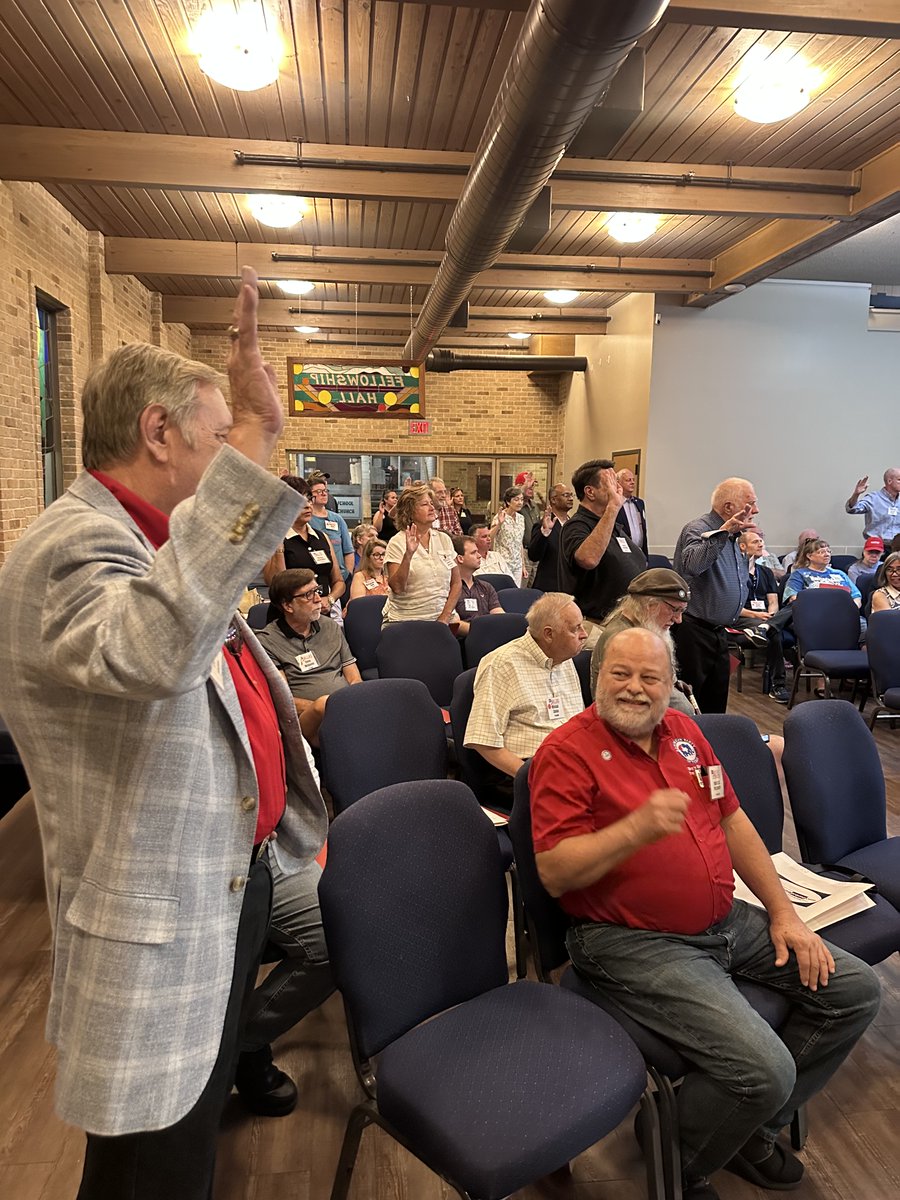 DallasGOP's tweet photo. We had a productive CEC meeting on Monday with 70 new precinct chairs sworn in and strategies on mobilizing Republican voters with the Abbott app. Great to have several candidates who called on everyone to get involved, volunteer, and help turn out the vote. We’re working hard, standing together, and ready to Keep Texas Red! ❤️🇺🇸