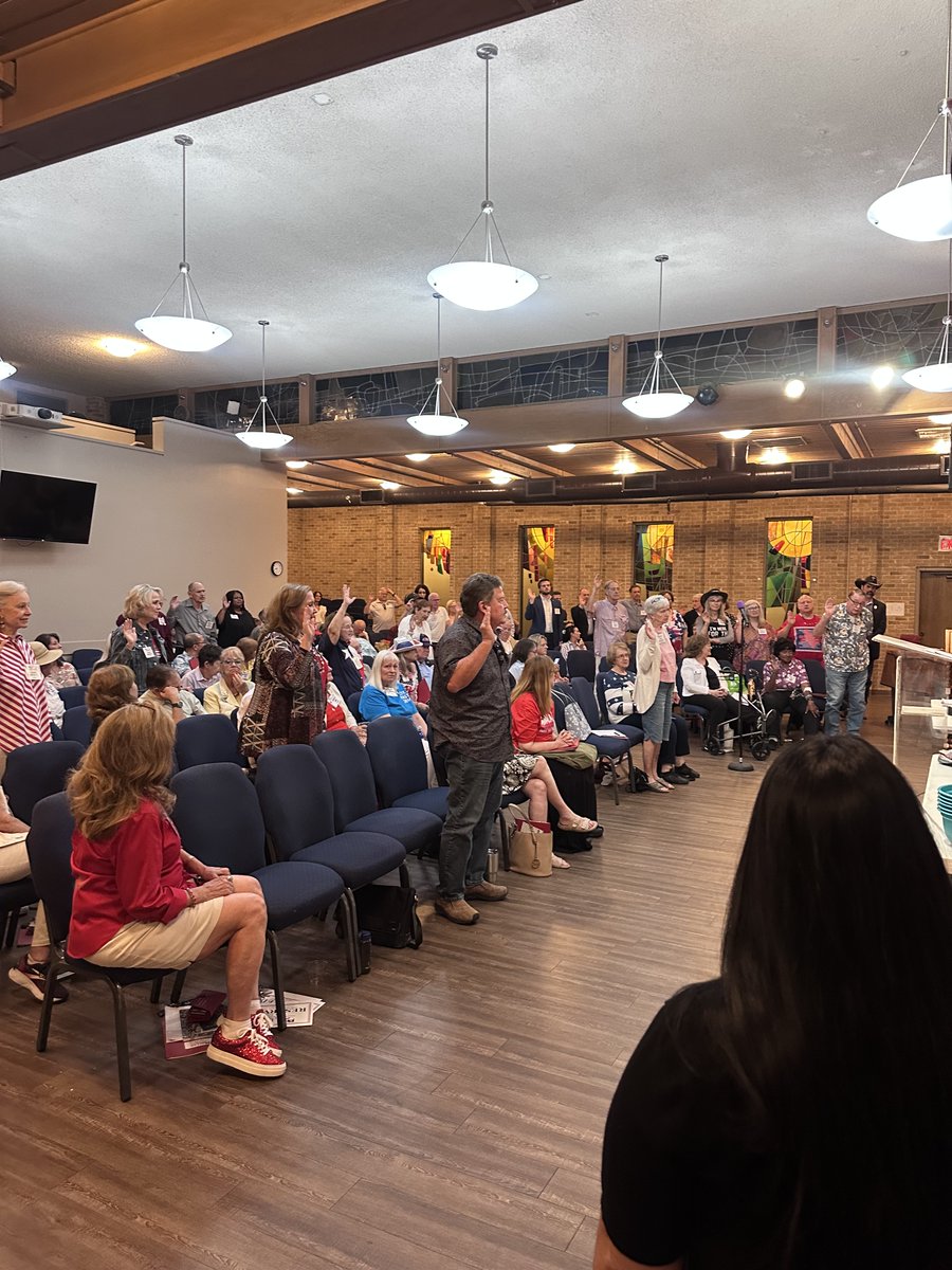 DallasGOP's tweet photo. We had a productive CEC meeting on Monday with 70 new precinct chairs sworn in and strategies on mobilizing Republican voters with the Abbott app. Great to have several candidates who called on everyone to get involved, volunteer, and help turn out the vote. We’re working hard, standing together, and ready to Keep Texas Red! ❤️🇺🇸