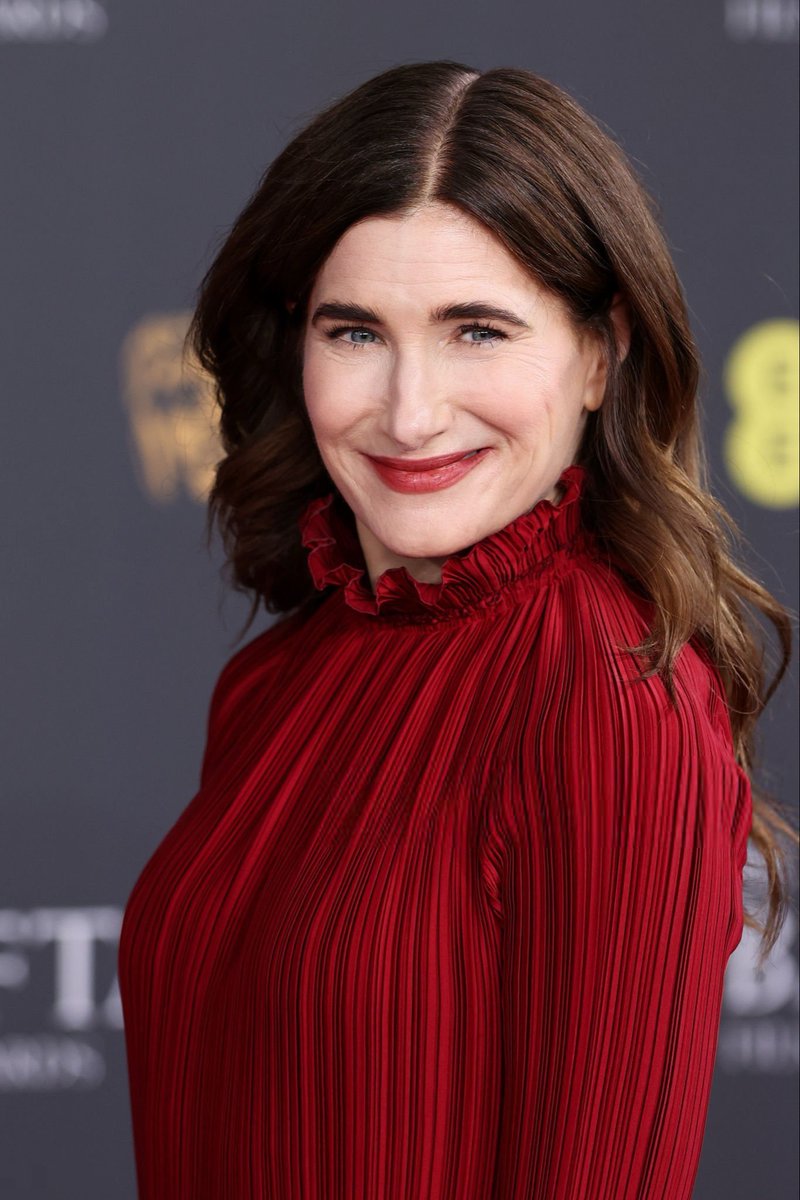 hahnupdates's tweet photo. "We haven't really gotten into it with Goth, so we're still in the rehearsal phase for her. So I would say the thing that I'm mostly enjoying is just being in Spain. I'd never been there before, and we're shooting in the most stunning locations. So that's been pretty amazing. Also, I feel like I'm in 'Fame' right now. I'm doing singing rehearsals and dancing rehearsals, and I never thought I'd be doing that at this stage of the game." – Kathryn Hahn for TODAY.