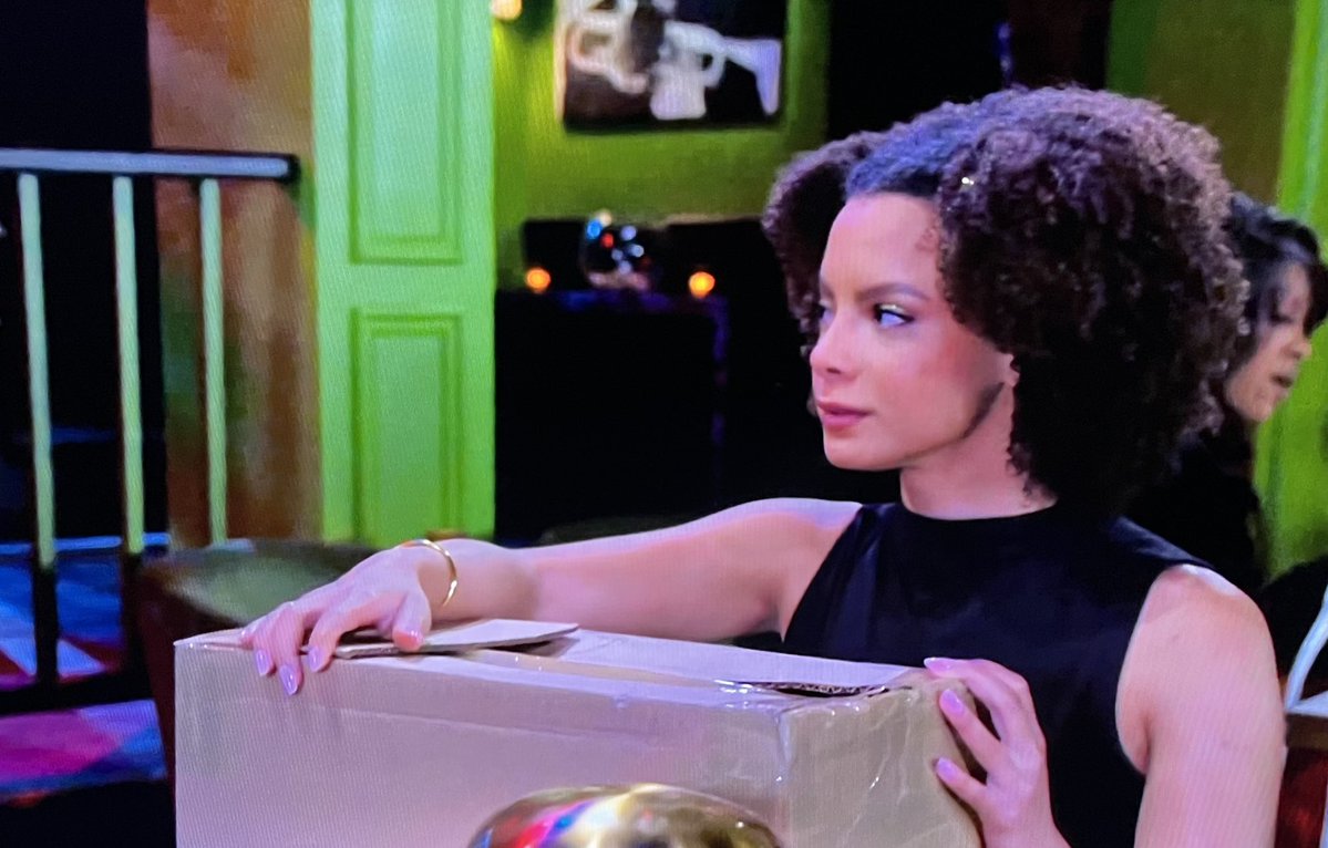 mina_middy's tweet photo. Breaks my heart to see Deanna cry. I hope Doug left her a letter/clues that proves that Joey killed him in that box. #BeyondTheGates #BTG https://t.co/jmpIw6ftbW