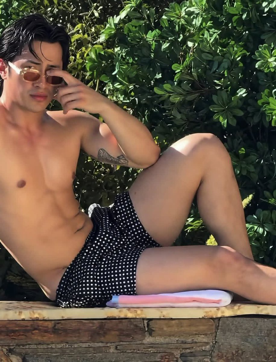 mexicanesnupi's tweet photo. his ass peeking out of the tiny shorts 🤤🤤🤤🤤🤤🤤 https://t.co/g7iRWvIHDe