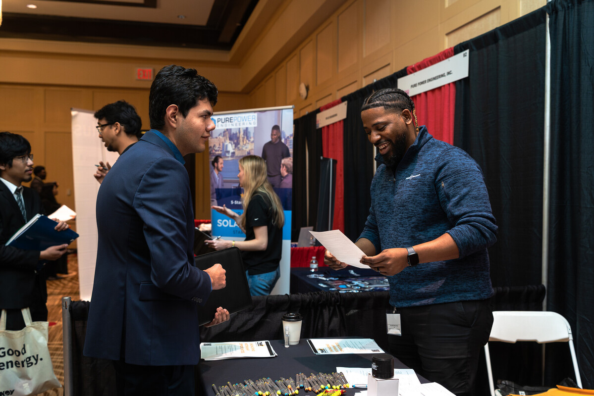 UHEngineering's tweet photo. Recruiters are coming. Are you ready?

Before Career Fair Week, the @cullen_careers is giving you every advantage:

Resume Café | Sept. 9:
Networking Social | Sept. 10:
Engineering Career Fair | Sept. 16 &amp; 17:

📸: Career Fair 2025 https://t.co/LkdngOPDol