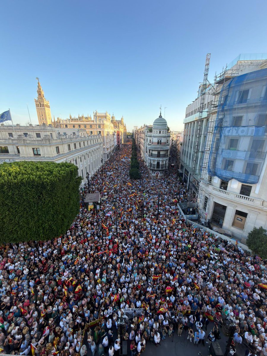 PTorrigiano's tweet photo. No vea la pechá de "fascistas " que hay en Sevilla... https://t.co/jE3WMepyq7