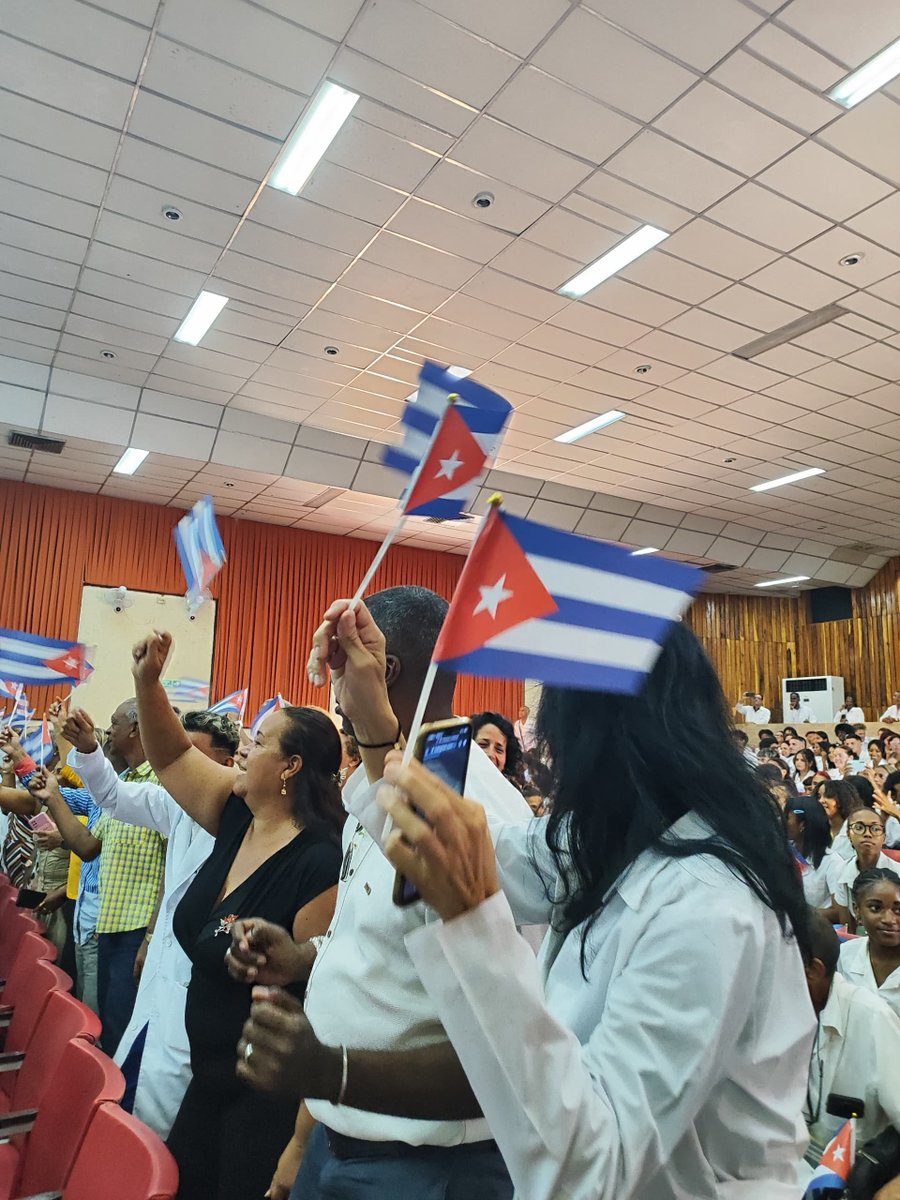 MINSAPCuba's tweet photo. ⚕️🇨🇺 ¿Cómo se atreven a llamar terrorista a un país que no ha invadido a nadie, que no tiene bases militares en ningún continente, que no ha lanzado una sola bomba sobre población civil alguna?

🩺 Porque Cuba, en lugar de fabricar armas, forma médicos. 

#CubaPorLaVida ✊ https://t.co/lsfhcjm6pk