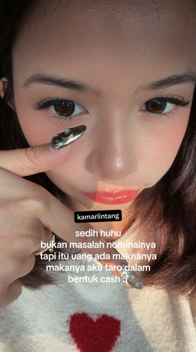 kamarlintang's tweet photo. Diva Azzura KEMALINGAN 2 gepok uang 100 ribuan & duit dollar 💸

Pacar Daehoon ini bilang kalau dia sempat STRES karna gak nyangka uangnya itu hilang. Apalagi dia emang gak punya brankas.

Diva pun curhat sedih bukan karna nominalnya, tapi uang cash itu ada maknanya.

TAPI, Diva udah cerita ke papanya & memutuskan buat gak memperpanjang masalah ini.