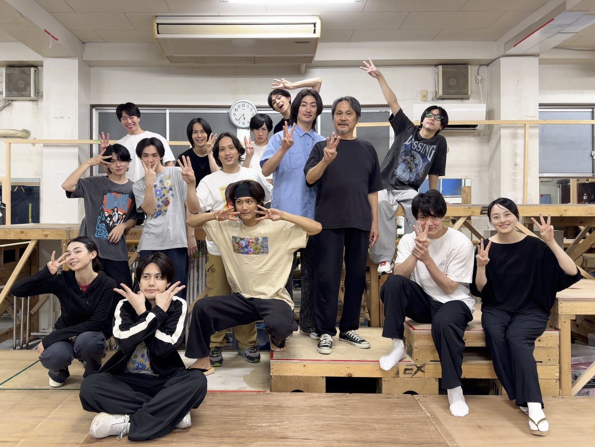 romatan2018's tweet photo. ◤￣￣￣￣￣￣￣￣￣￣￣￣￣￣￣￣￣￣
ー舞台美術が立ち上がる
　　　　本番まで残り3日
舞台『大正浪漫探偵譚 -エデンの歌姫-』
作・演出 鈴木茉美
＿＿＿＿＿＿＿＿＿＿＿＿＿＿＿＿＿＿◢
#劇団アレン座
#ろまたん2026
#大正浪漫探偵譚

舞台セットが立ち上がり、照明が入り、
劇場に作品の空気が生まれ始めました。

稽古場では想像するしかなかった景色が、
今、目の前にあります。

現在ご案内可能な公演はこちらです。

🎫おすすめ公演
・9月5日（土）13時

初めての方には、
何の情報も持たず事件と出会える
初日公演もおすすめです。

まずは、
ネタバレのない初日をおすすめします。

🚃舞台『大正浪漫探偵譚 -エデンの歌姫-』

📍2026年9月5日(土)〜9月12日(土)
IMAホール

▼チケット
https://t.co/eDpRu9yCyJ

▼公式HP
https://t.co/mp3nbi4Zp3