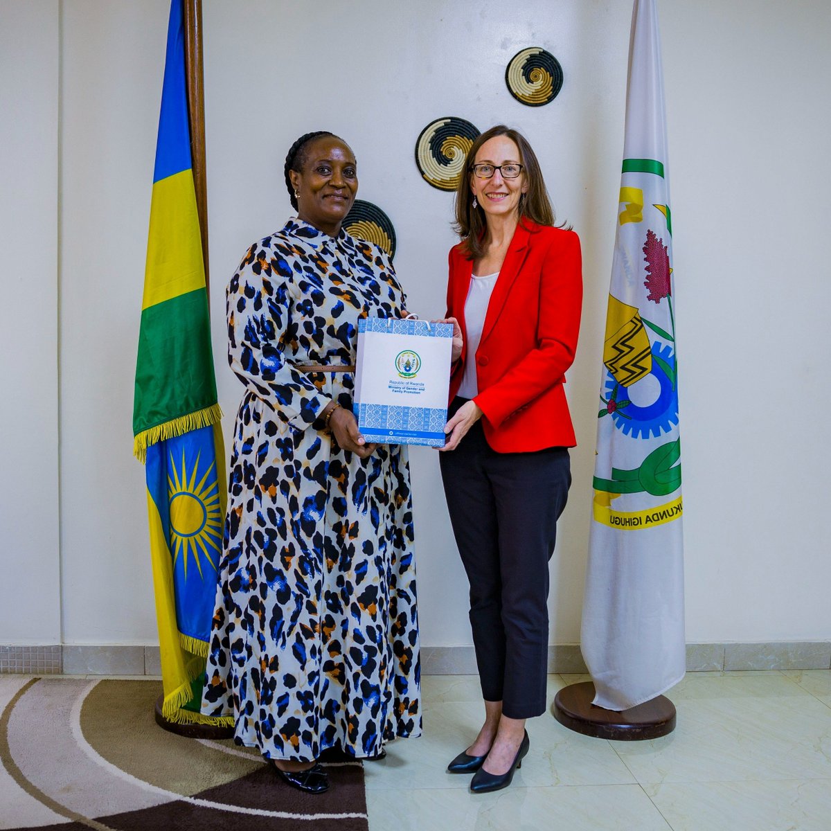 RwandaGender's tweet photo. Minister @U_Consolee bid farewell to Canada’s High Commissioner to Rwanda @crowley_julie, appreciating her contribution to strengthening the longstanding Rwanda-Canada partnership. H.E. Julie Crowley thanked the Minister for Rwanda’s cooperation and partnership during her tenure. https://t.co/4EAjGTH1Wk