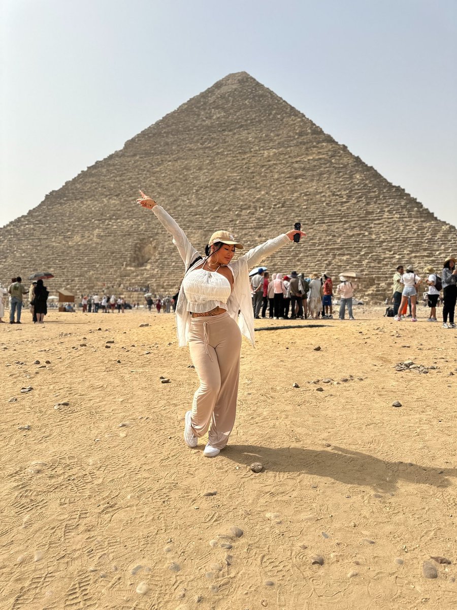 Connieperigstar's tweet photo. Hello Egypt! 🇪🇬 https://t.co/XSOjiI423G