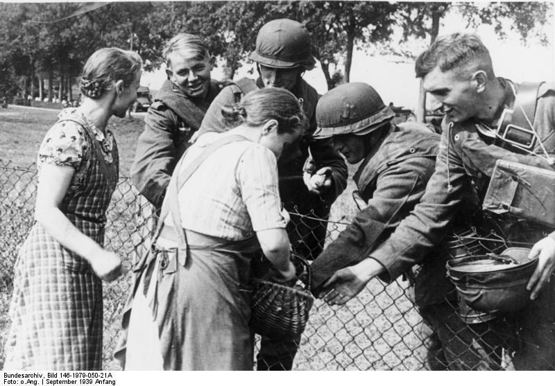 VoicesofWW2's tweet photo. German women living in Poland giving bread to German soldiers, Poland, 2 September 1939 https://t.co/0QyqPphl0R