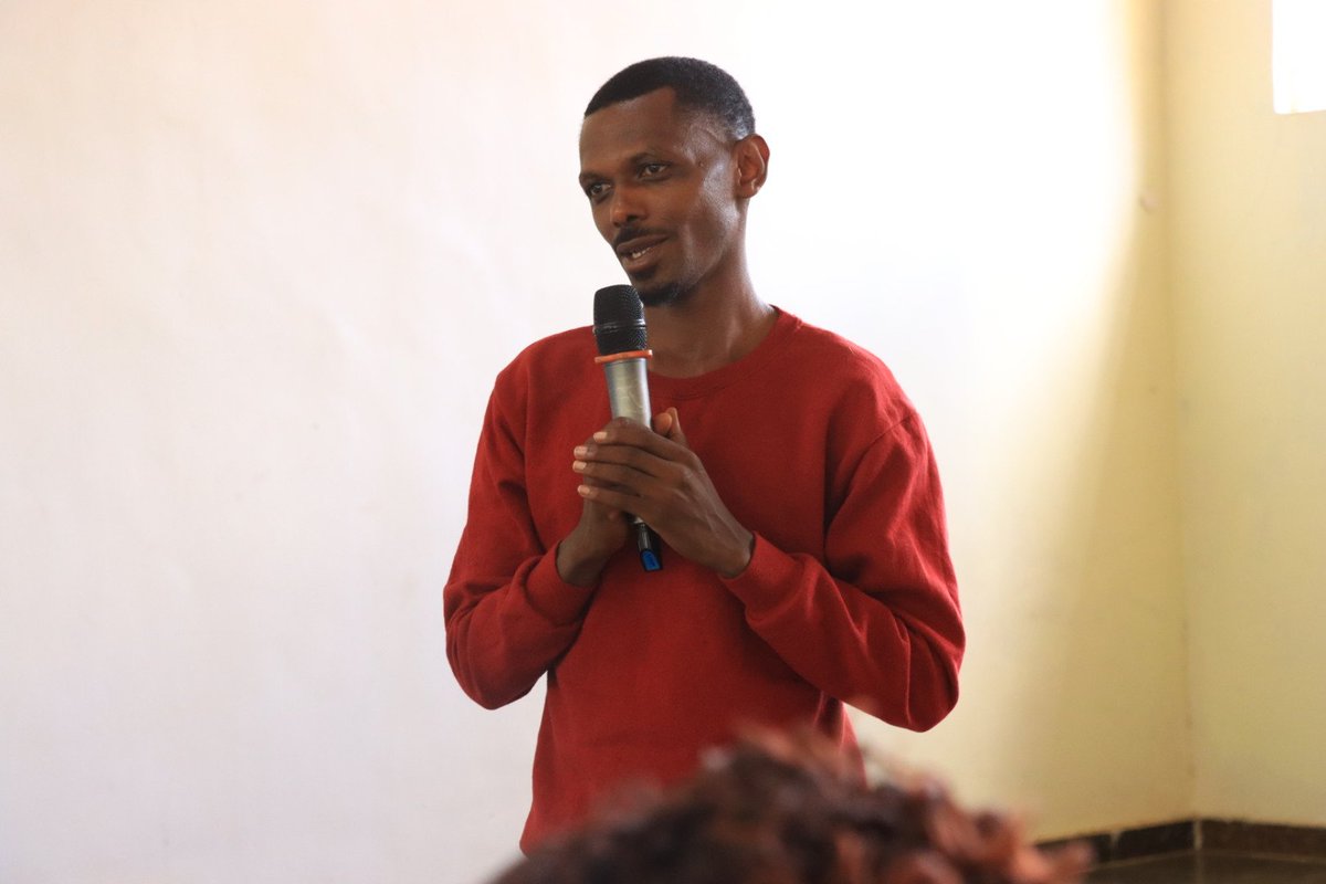 BugeseraDistr's tweet photo. Uyu munsi, ku bufatanye na @Rwanda_Edu binyuze kuri @Berulfoundation,abayobozi b’ibigo by’amashuri, abashinzwe uburezi mu Mirenge n’abashinzwe #ECD bahawe amahugurwa ku ikoranabuhanga rya #BeruloApp,ribafasha gukurikirana ubwitabire bw’abana hagamijwe gukurikirana imyigire yabo. https://t.co/ak8aBalov8