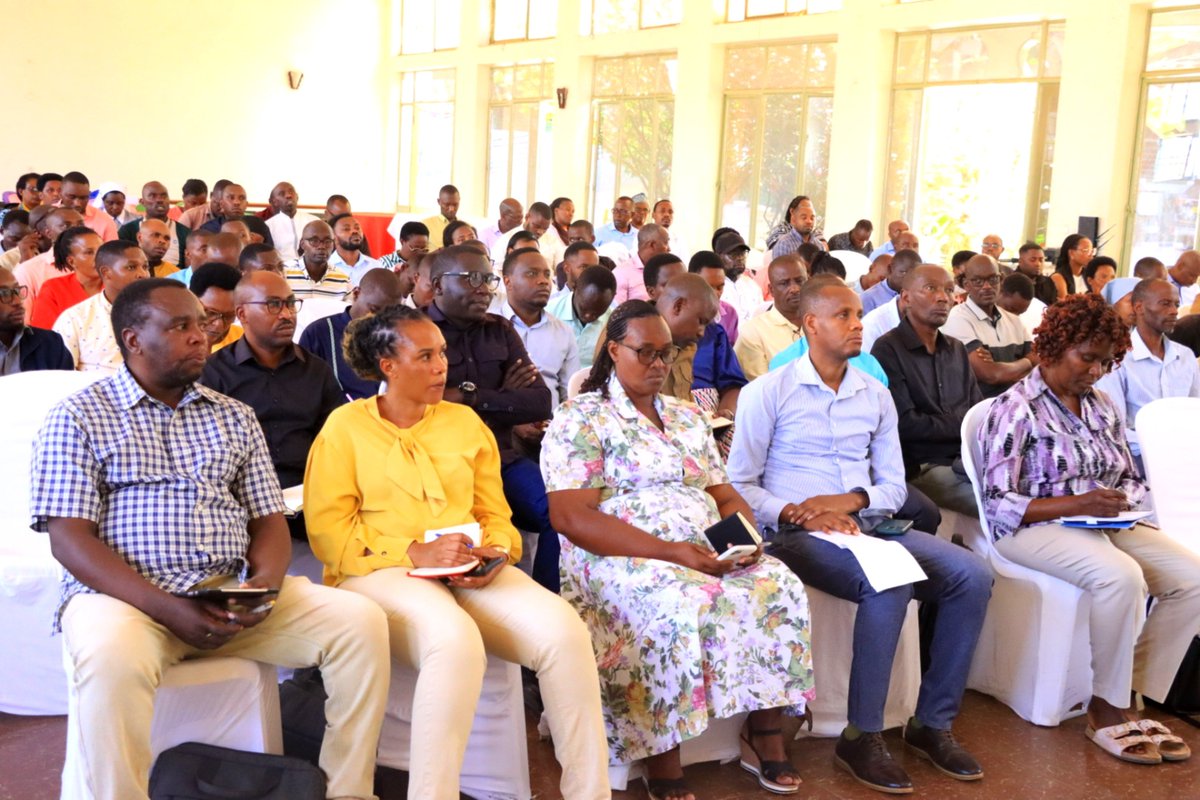 BugeseraDistr's tweet photo. Uyu munsi, ku bufatanye na @Rwanda_Edu binyuze kuri @Berulfoundation,abayobozi b’ibigo by’amashuri, abashinzwe uburezi mu Mirenge n’abashinzwe #ECD bahawe amahugurwa ku ikoranabuhanga rya #BeruloApp,ribafasha gukurikirana ubwitabire bw’abana hagamijwe gukurikirana imyigire yabo. https://t.co/ak8aBalov8