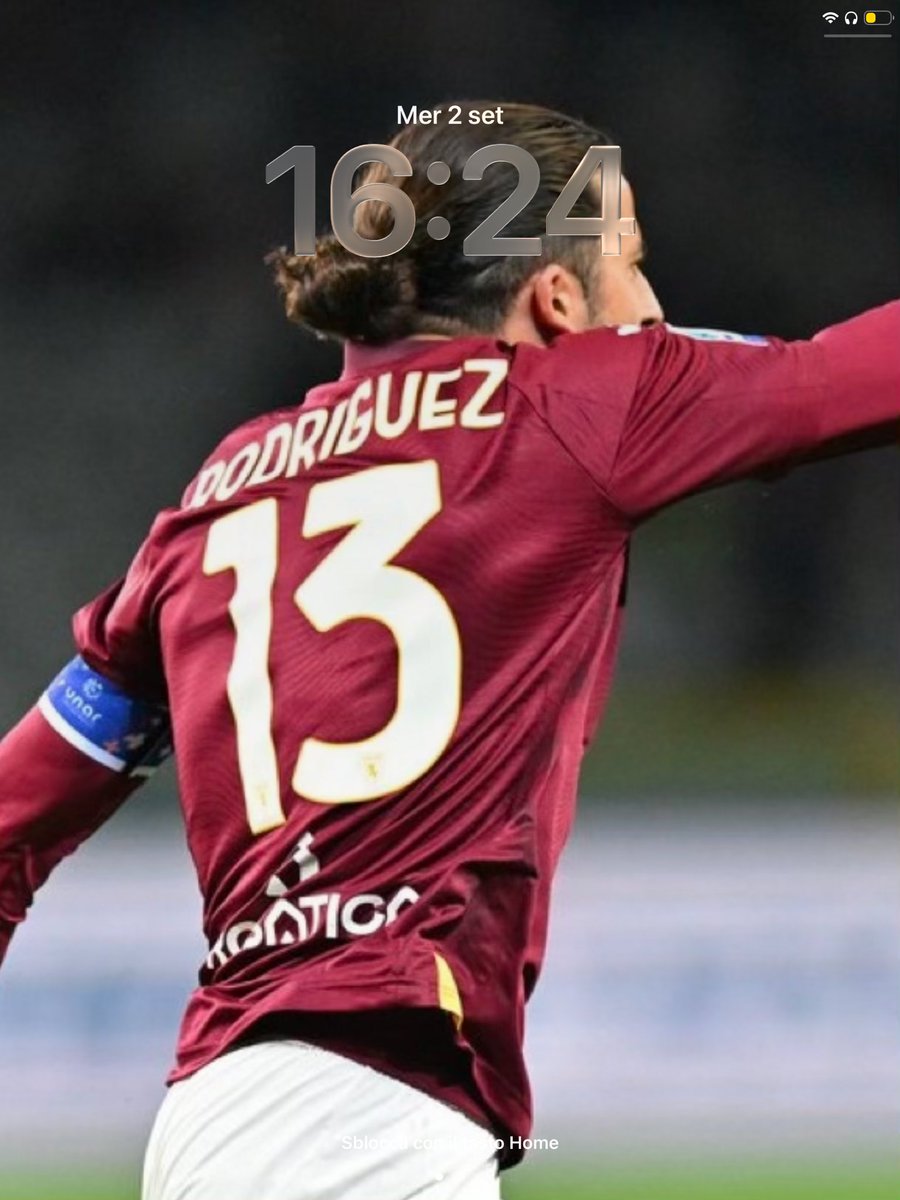 rico_fede0's tweet photo. Pronto!? C’è qualcuno in linea?
Riprendiamo da dove abbiamo lasciato, Don Ricardo Rodriguez.
Con il mio sfondo dell’IPad, che non ho mai avuto il coraggio di cambiare.
Bentornato RR, sono davvero emozionato, fai vedere a tutti cosa significa fare il Libero da braccetto a 3 ❤️🐂 https://t.co/VOViAVSFAO