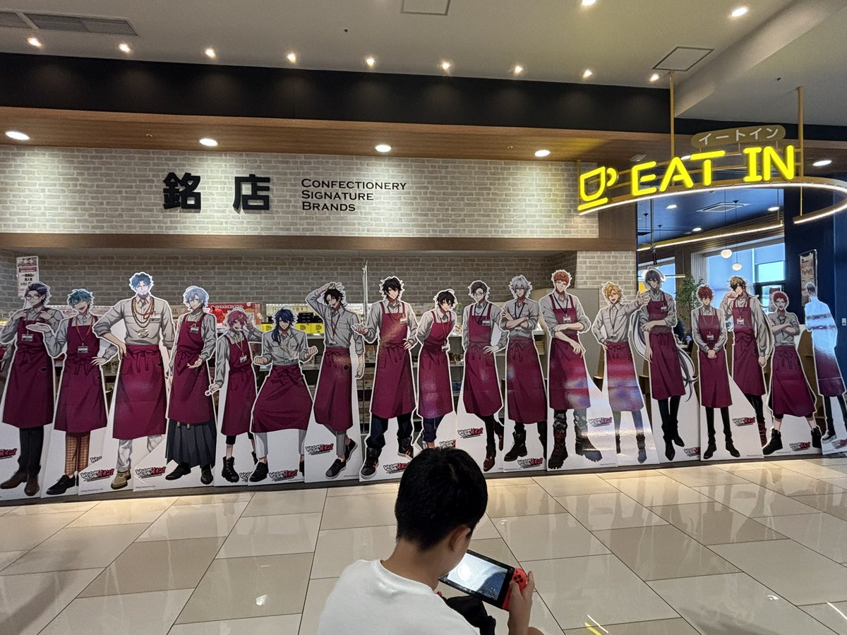hatoya_popcorn's tweet photo. 全員の写真を撮るつもりが、18人vs1人のラップバトルの図にしかならんかった https://t.co/DjBLIOTGMw