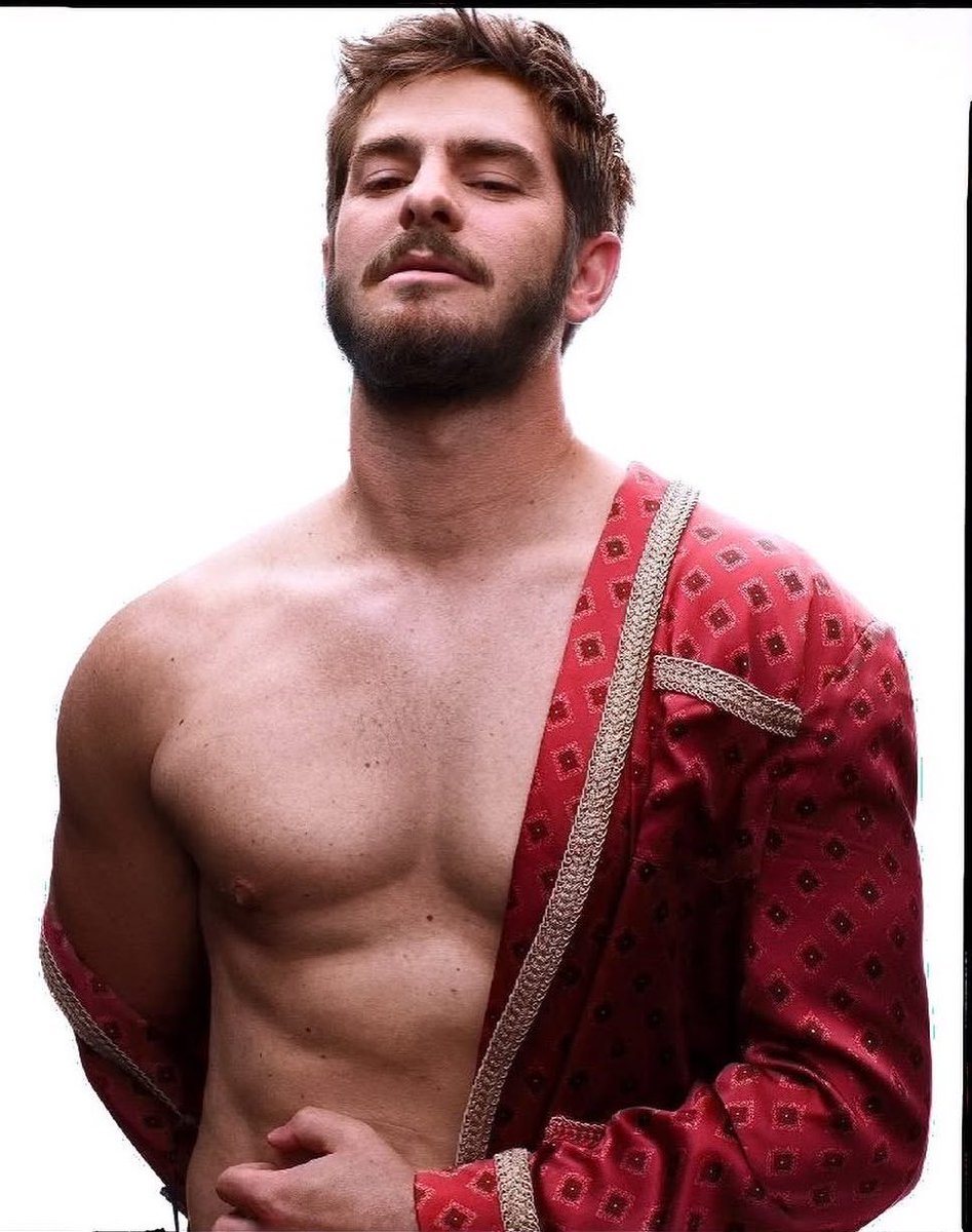 BuzzingPop's tweet photo. Andrew Garfield doubles down on his now-viral 2013 comments calling for gay ‘Spider-Man’:

“Why can’t we discover that Peter [Parker] is exploring his sexuality? It’s hardly even groundbreaking! … So why can’t he be gay? Why can’t he be into boys?” https://t.co/iZuCTaShWO