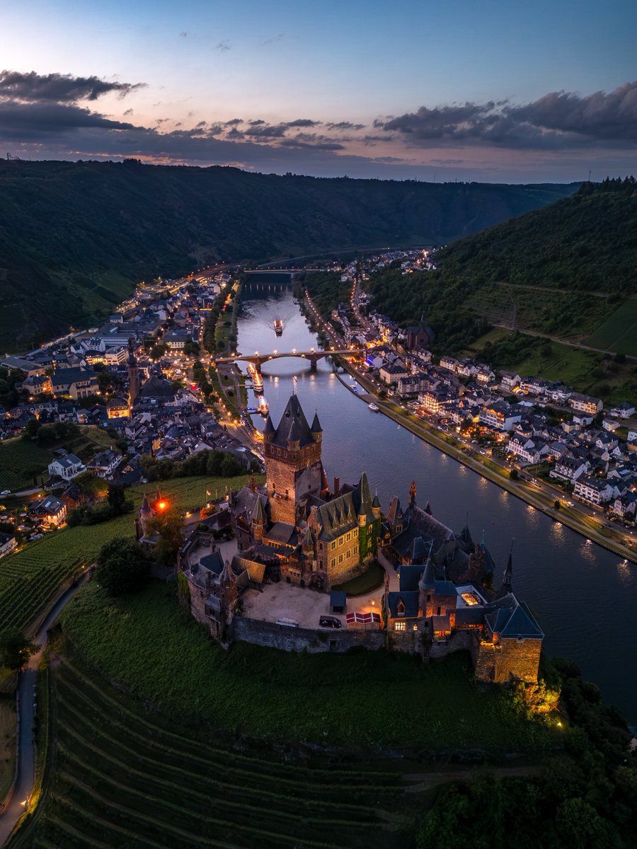 NatureRoot88's tweet photo. Reichsburg,Cochem https://t.co/XACn1HRuJy