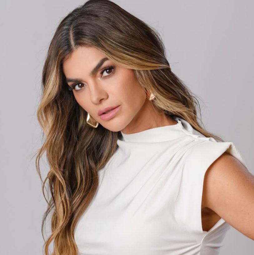 choquei's tweet photo. 🚨FAMOSOS: Kelly Key diz estar se redescobrindo bonita sem procedimentos estéticos. https://t.co/D0pLeiyHIL