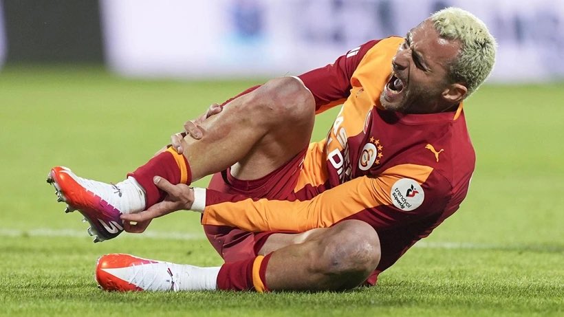 FahirEfendi's tweet photo. Avrupada transfer dönemi sona erdi, ve lağım medyasının her gün 50 milyon Euro, 40 milyon Euro teklif geldi diye haberini yaptığı Barış Alper denen çöp yine bir yere gidemedi 

Galatasaray yine hiçbir oyuncu satamadı, Gs’yi çünkü oyuncular değil TFF şampiyon yapıyor.. https://t.co/HQbegLf9Ve