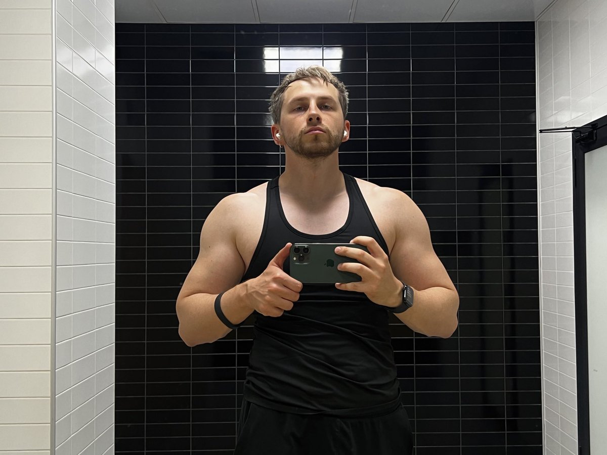 andykrtr's tweet photo. after gym https://t.co/RZDXAFs6Ph