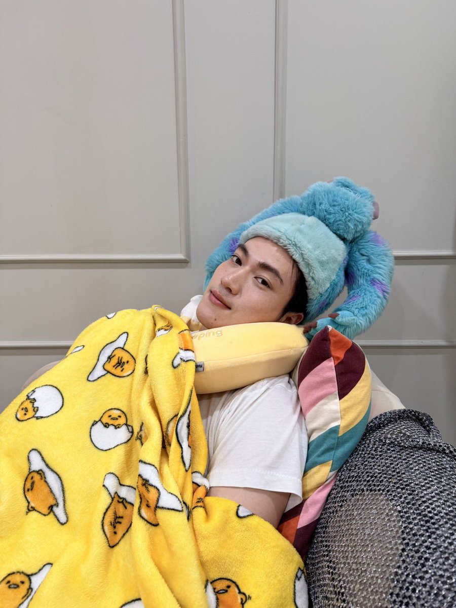 boiledeggjuseyo's tweet photo. จากการตามอินจักรมา ชั้นพบว่าฮีเป็นแค่เด็กอายุ 28 ที่ติดติ๊กต่อก อยากมีมัมหมี เป็นหนุ่มวาย ขี้เซา ง้องแง้ง ชอบเซฟมีมหลุดๆ ของตัวเอง ชอบเล่นตัวเองว่าเปนหมูเด้งบ้าง ตู้เย็นบ้าง แล้วก็น่ารักกกกที่สุดในโลกกกก เปนหมุน้อยใจดีที่ไม่มีพิษมีภัยอะไรเลย ฮีแค่ตัวใหย่แต่ใจมีอยุเท่านิอะ😾🤏🏻 https://t.co/GKWrEI4CCV
