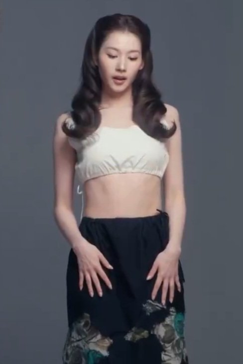 LuminousSANA's tweet photo. OH MY GOD SANA 🫠 https://t.co/rEm2kmrAS1