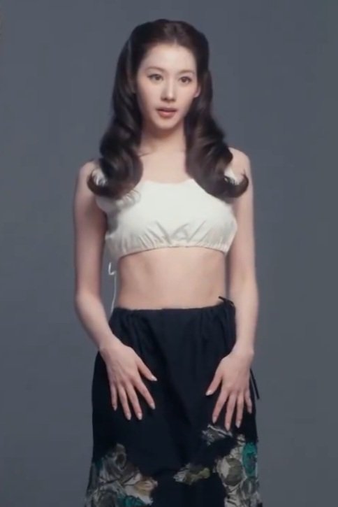 LuminousSANA's tweet photo. OH MY GOD SANA 🫠 https://t.co/rEm2kmrAS1