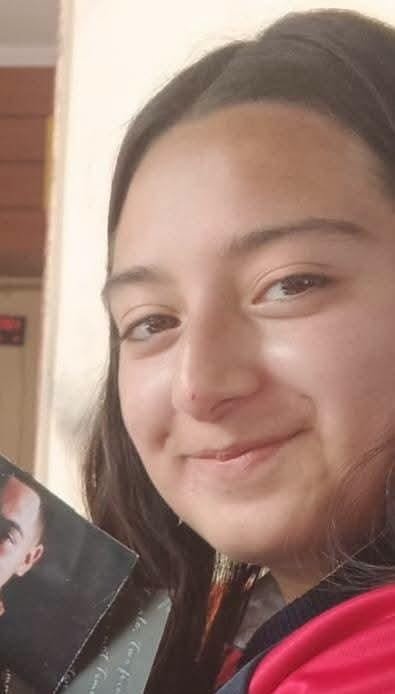 LaSuprema961's tweet photo. #ATENCIÓN 🚨 
Se busca a Angélica Viviana Izquierdo  y Anahí Vanesa Astudillo Cabrera, de 17 años.👇 
Las dos adolescentes salieron de clases en la UNE de Azogues la tarde del martes 1 de septiembre y no llegaron a sus casas. 👇 
Si tiene información, comuníquese  al ECU 911. 👇 https://t.co/glfNyL0kyL