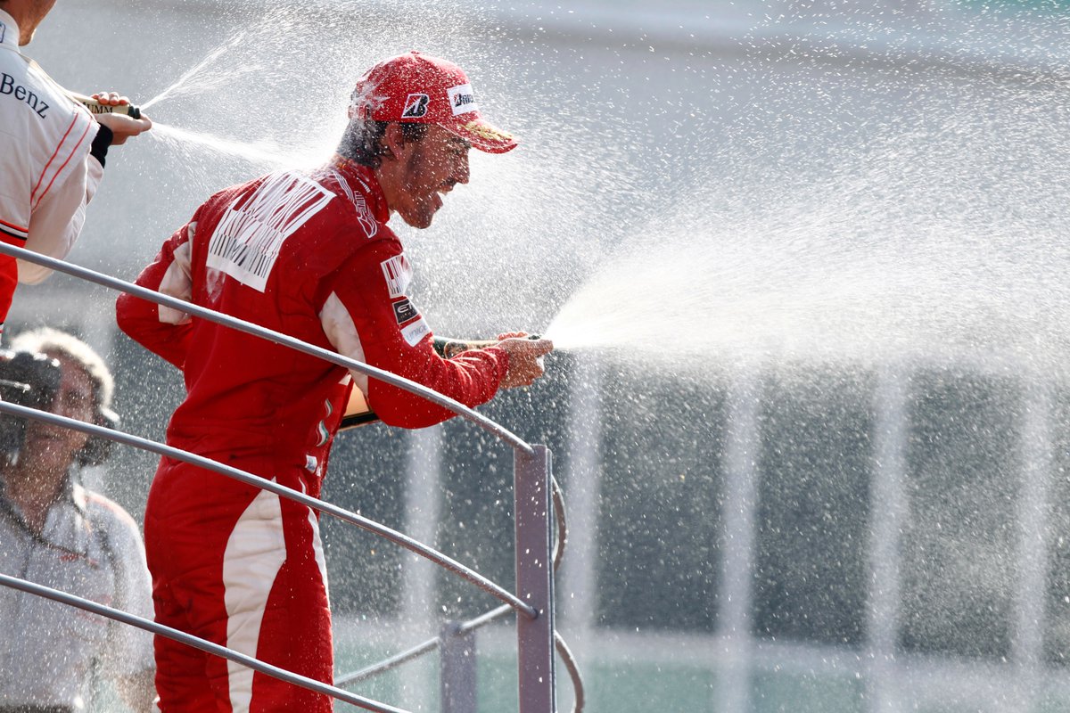 F1's tweet photo. Winning for Ferrari is special... 🏆

But winning for Ferrari in Italy is truly spectacular 😍🇮🇹

#F1 #ItalianGP https://t.co/mccy14L3Lc