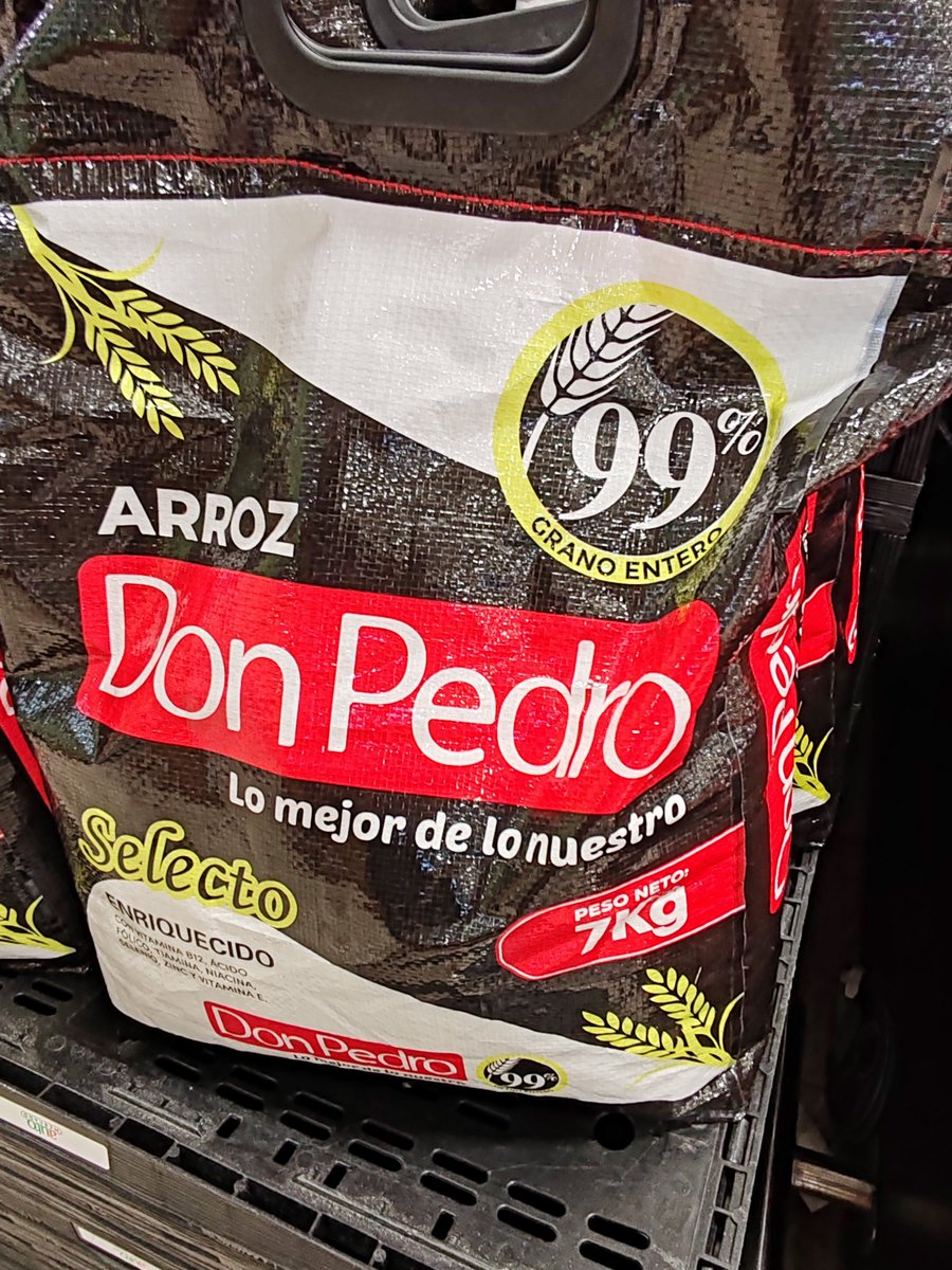 manza01234's tweet photo. Recuerdan los zurdos hediondos diciendo qué el arroz llegaría a 2 mil el kilo por las políticas de Cháves, pues hoy 7 kilos valen 5150 colones y en el auto mercado 🤣 https://t.co/d63NmNBCiU