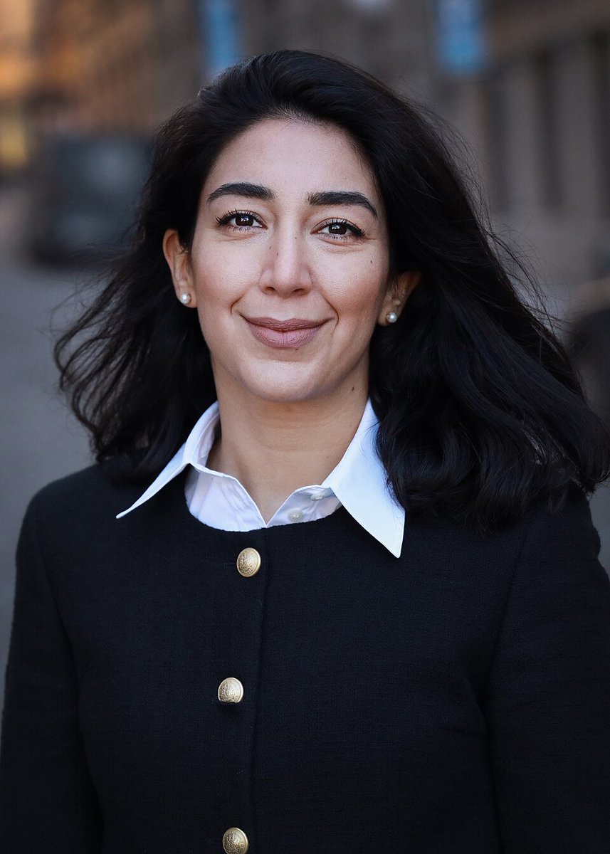 MemIngenjoeren's tweet photo. Det här är Linn Svansbo och Lawen Redar från Socialdemokraterna.

De vill att tortyrbabbar som förnedrat och våldtagit din gamla mamma eller mormor ska få ett lindrigt straff och sedan integreras in i trygga områden där barnfamiljer bor.

Kan du med gott samvete rösta på dem? https://t.co/r6iOpH3Egv