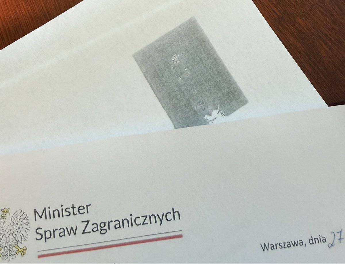 marcin_przydacz's tweet photo. Panie Ministrze @sikorskiradek, jeśli pyta Pan o opinię Prezydenta RP w sprawie kandydata na stanowisko kierownika placówki, to uprzejma prośba, aby następnym razem wyrażał się Pan nieco jaśniej.

Podpowiedź na przyszłość: załączana kopia zdjęcia kandydata nie powinna być wykonywana techniką chiaroscuro.

#profesjonalizm
#kadrySikorskiego