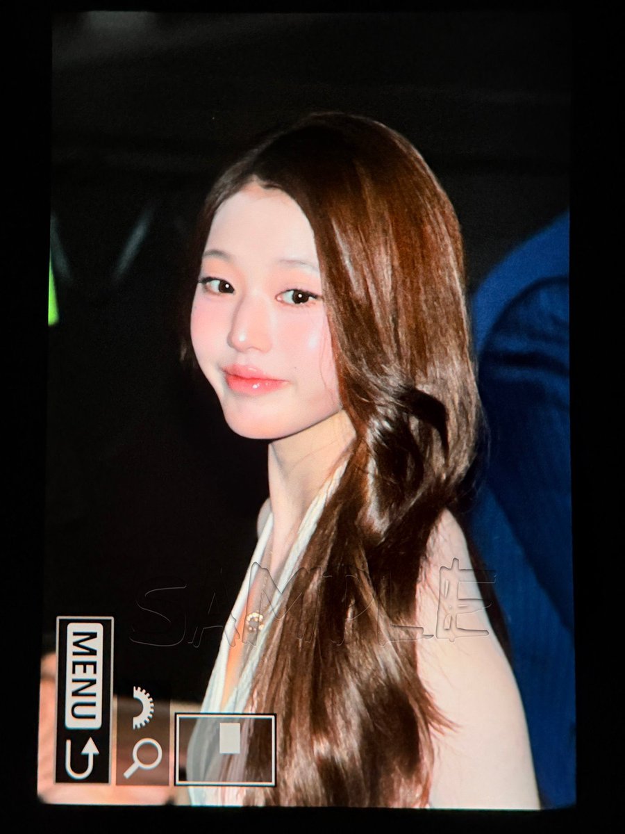 wonyaura's tweet photo. wonyoung looked so elegant and fabulous today https://t.co/GEwe62YNJF