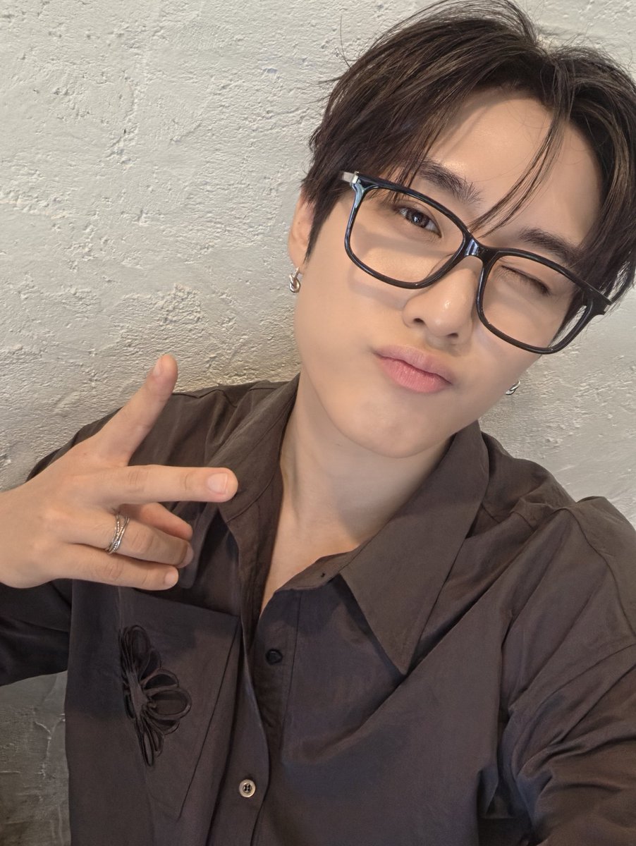 choibeomqt's tweet photo. WE GOT GLASSES COB https://t.co/qzCnKmMPPl