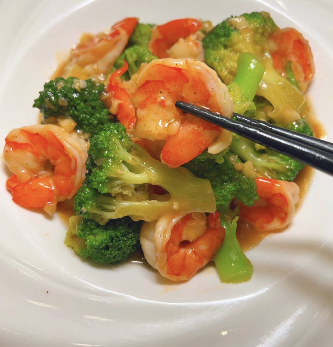 ravitewari9's tweet photo. Just whipped up garlic butter shrimp with steamed broccoli in 15 mins—weeknight dinner win that’s fresh, savory, and way better than takeout! https://t.co/f1x3ji9lGC