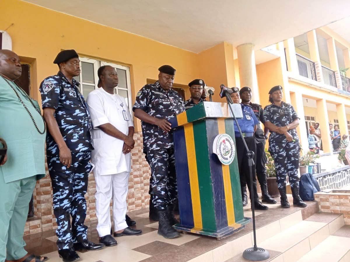PH_Socials's tweet photo. JUST IN: RIVERS POLICE DISMISSES OFFICERS OVER ALLEGED KILLING OF ANTHONY OBODO

The Rivers State Police Command has dismissed the officers allegedly involved in the shooting and k!ll!ng of Anthony Obodo.

The affected officers were paraded by the Command today following investigations into the incident.

They are also reportedly set to be charged to court to face prosecution over their alleged involvement in Obodo’s d£@th.