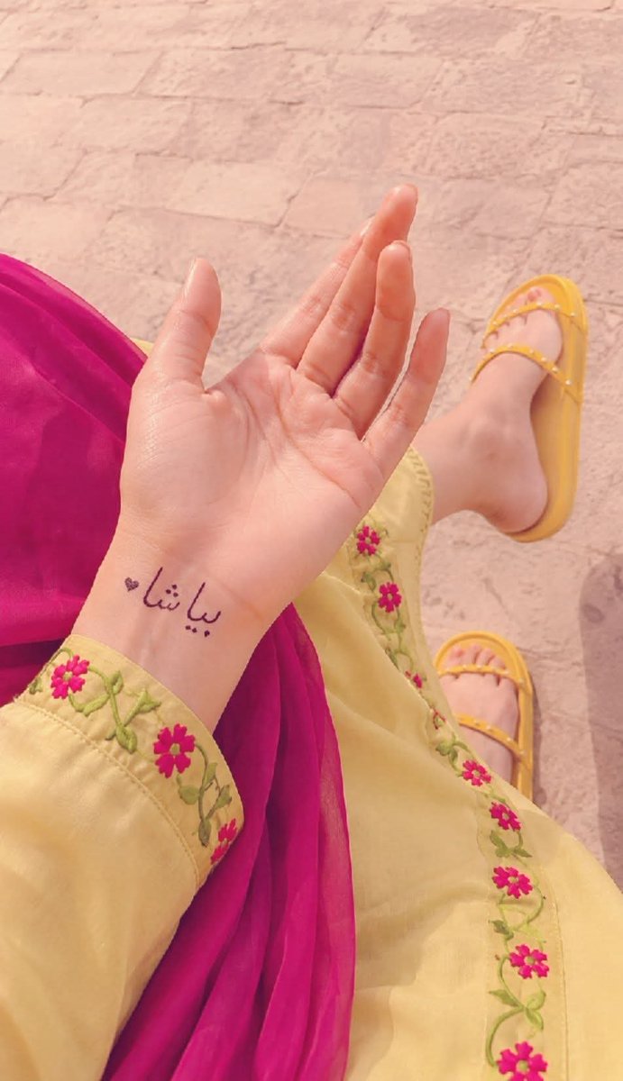 zarmalatmpz's tweet photo. مَچلتے رَہـتے ہـیں ذِہـنوں مـیں وَسـوِسُـوں کـی طَـرح
 پَـسندیـدہ لَـوگ بِـھی وَبَــالِ جَــان ہَـوتے ہَـیں۔ 🖤 https://t.co/kUnpen3Zds