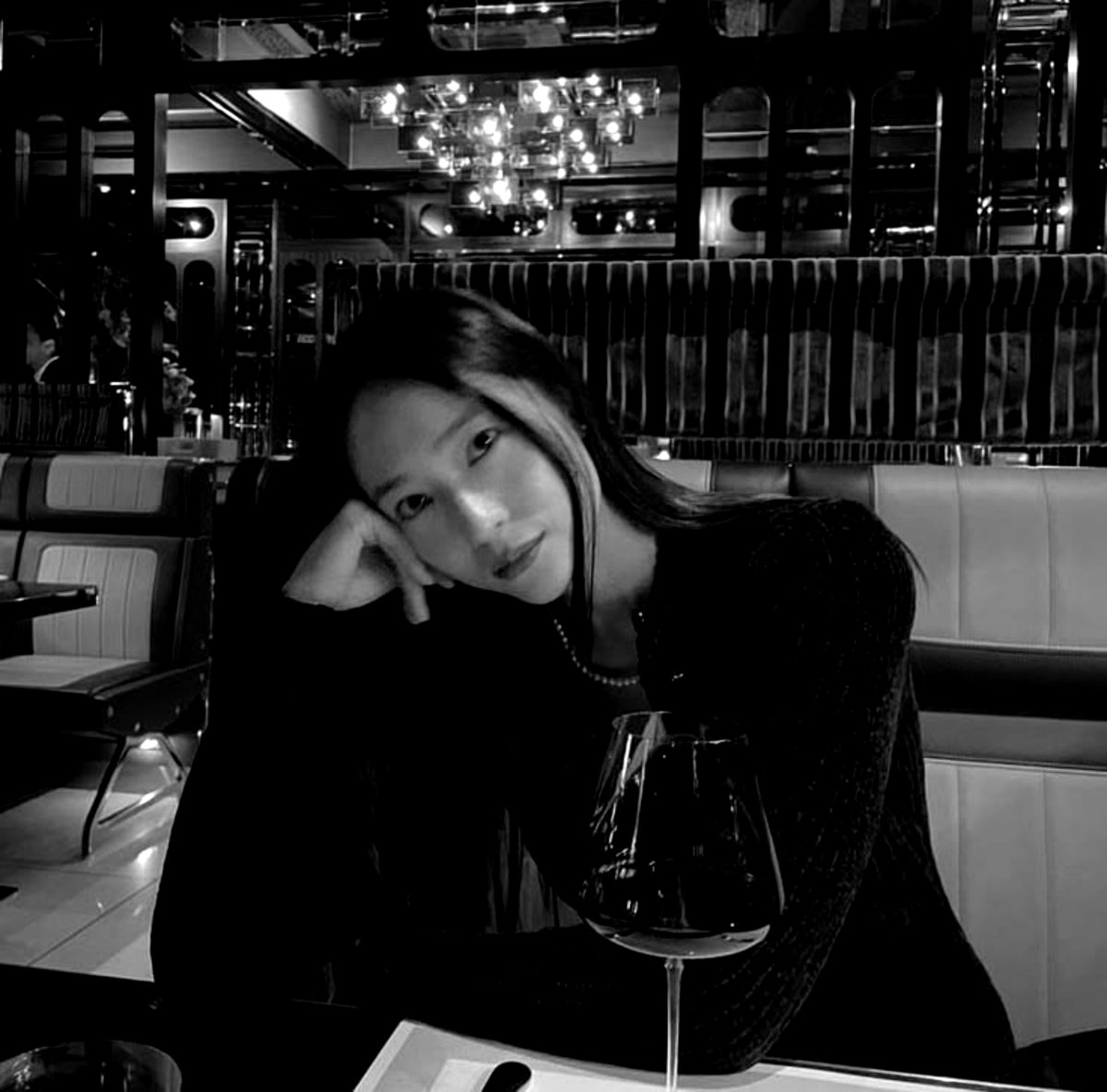 alisgravesnil's tweet photo. Dinner for two to celebrate another two. 🥂 https://t.co/XEnhYsXweh