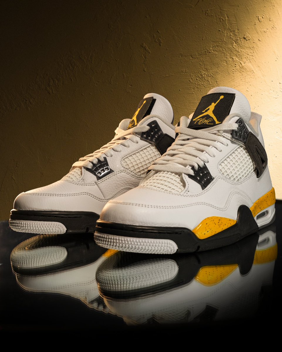 footlocker's tweet photo. "Rare Air” returns for its first-ever retro, 20 years after its 2006 release. 

Available 9/05 at Foot Locker. https://t.co/WerfYQPBmR
