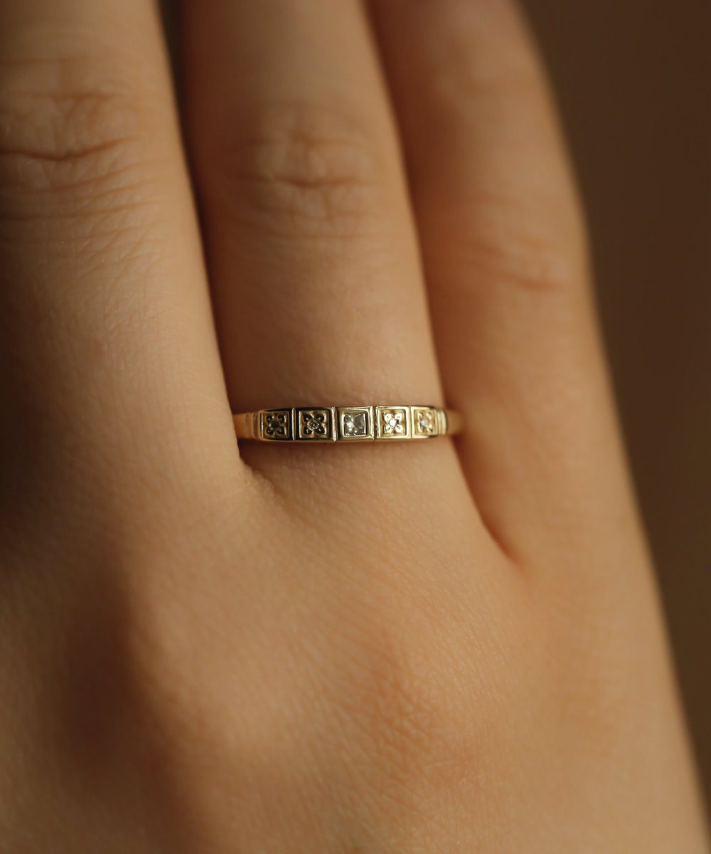 tedandmag's tweet photo. Tiny flowers, made to be remembered.
Forget-me-not flower Band.

#ring #jewelry #forgetmenot #flowers #tedandmag https://t.co/MuxnlgGJIK