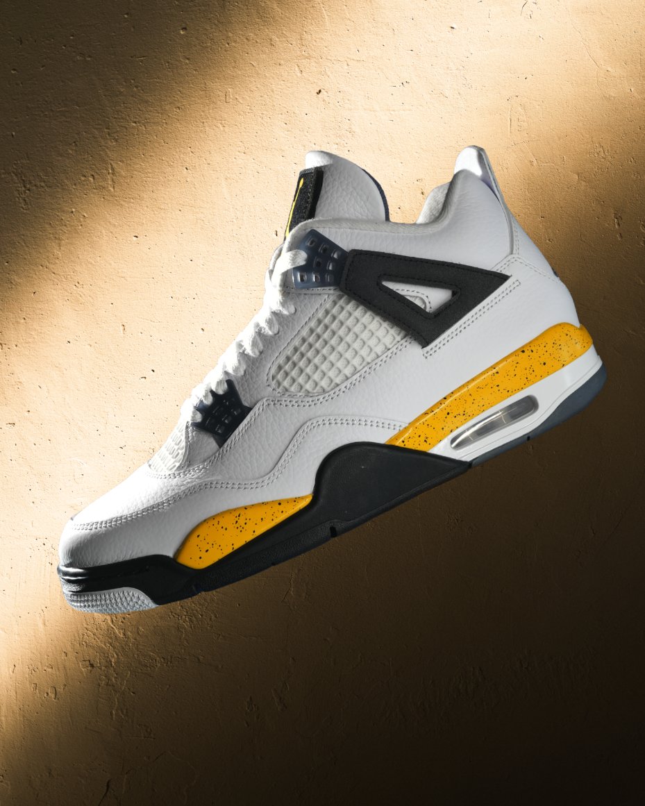 footlocker's tweet photo. "Rare Air” returns for its first-ever retro, 20 years after its 2006 release. 

Available 9/05 at Foot Locker. https://t.co/WerfYQPBmR