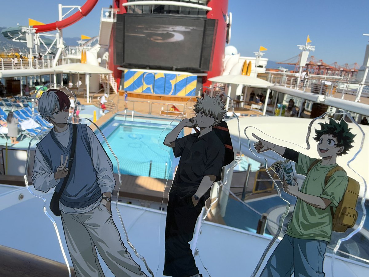 madoka4869's tweet photo. クルーズ船に乗って一週間アラスカを回ってきた🚢ディズニークルーズなのでミッキーマウス先輩にもご挨拶🫶船内にプールもあるのでAnimal Beach Ballのアクスタも大活躍した！ヒロアカは色んなグッズ出してくれるので写真撮るの楽しかった〜🥰 https://t.co/DGsvEVjof2