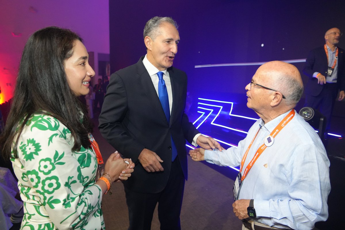 ANDICOM's tweet photo. 🔴ANDICOM 2026 abrió sus puertas en Cartagena con un mensaje claro: el futuro digital de América Latina se construye en colaboración @UEenColombia 

En el acto de apertura, Colombia y la Unión Europea reafirmaron su compromiso con una agenda digital y regulatoria compartida: una alianza estratégica que reconoce a la tecnología como motor de desarrollo económico, social e institucional para la región.

41 ediciones. Un solo propósito: conectar al ecosistema digital que está transformando América Latina.

#ANDICOM2026 #UnleashingThePowerOfAI #UnionEuropea #AgendaDigital