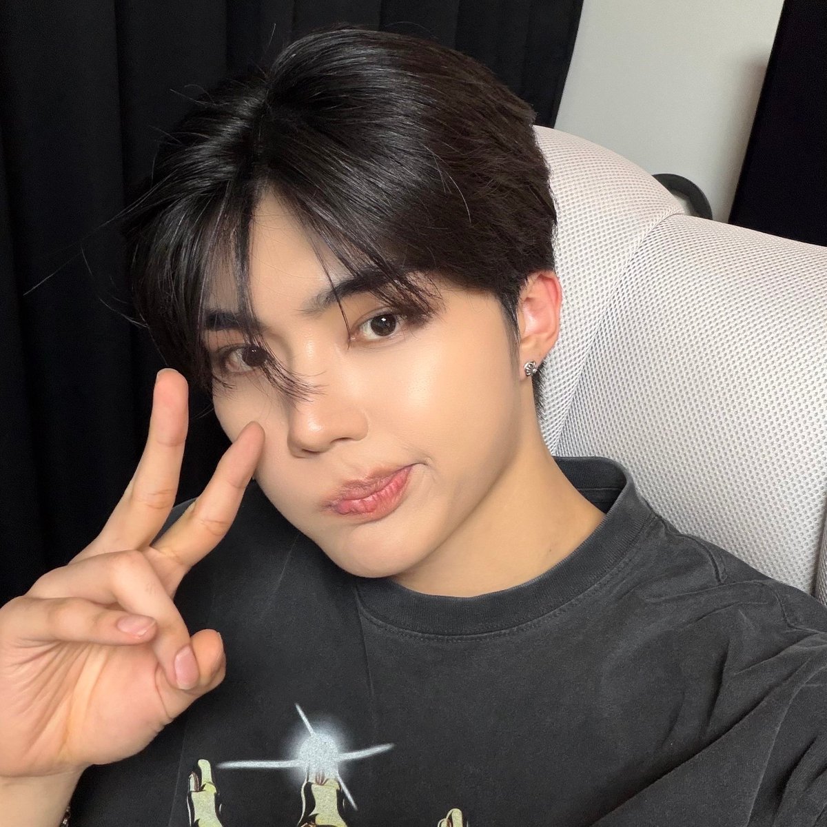 Gnunwook's tweet photo. got off work. https://t.co/jUF2gyBczQ