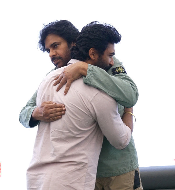 urRKsagar's tweet photo. ప్రజల కోసం పోరాడే మీ సంకల్పం మరింత బలపడాలి. ప్రజాసేవలో మీ ప్రయాణం మరిన్ని విజయాలను అందుకోవాలి.

జనసేనాని, గౌరవనీయ ఉప ముఖ్యమంత్రి శ్రీ పవన్ కళ్యాణ్ అన్న గారికి హృదయపూర్వక జన్మదిన శుభాకాంక్షలు.

జై జనసేన!
#JanaSenaTelangana #janasena #pawankalyan https://t.co/Xfz4IRMgdB
