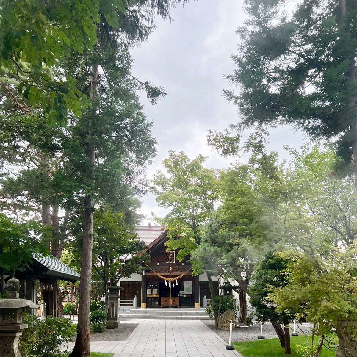 ayu1110's tweet photo. 筒のお守りは4種類あって紫陽花が欲しくてお詣りに。
最後の一つでした☺️
おみくじは吉でした。 https://t.co/aN3dQvxRFG