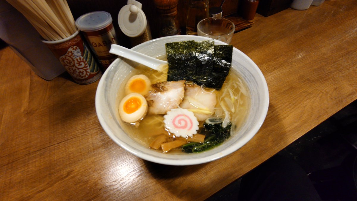 sosuke0624's tweet photo. らーめん 徳　泉岳寺駅前
徳・塩そば 1,100円
さっぱりしたスープと
細麺の組み合わせ
飲んだあとに合う
美味いラーメンでした https://t.co/GbzPbmhITd