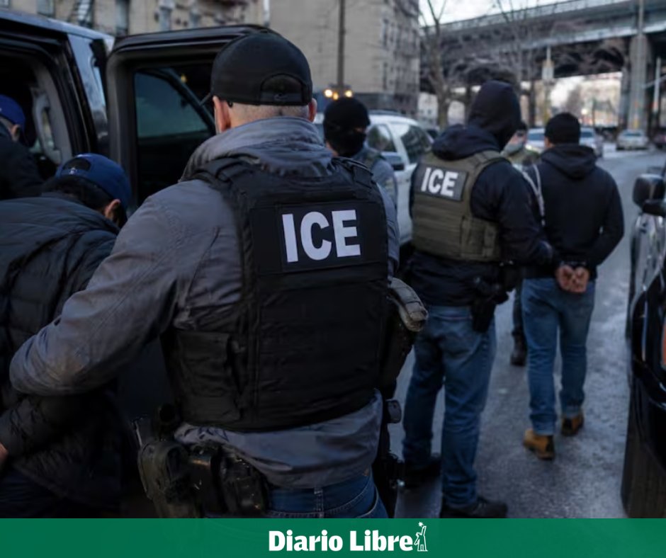 DiarioLibre's tweet photo. 🇺🇸|#DiarioLibreUSA | ICE detiene a casi 2,200 inmigrantes durante un operativo en Nueva York
¿Hay dominicanos entre ellos?
https://t.co/0oJwuQOHcY
#DiarioLibre #ICE #NuevaYork #Inmigrantes #OperationRottenApple #DepartamentodeSeguridadNacional https://t.co/p0jbmFgmSy