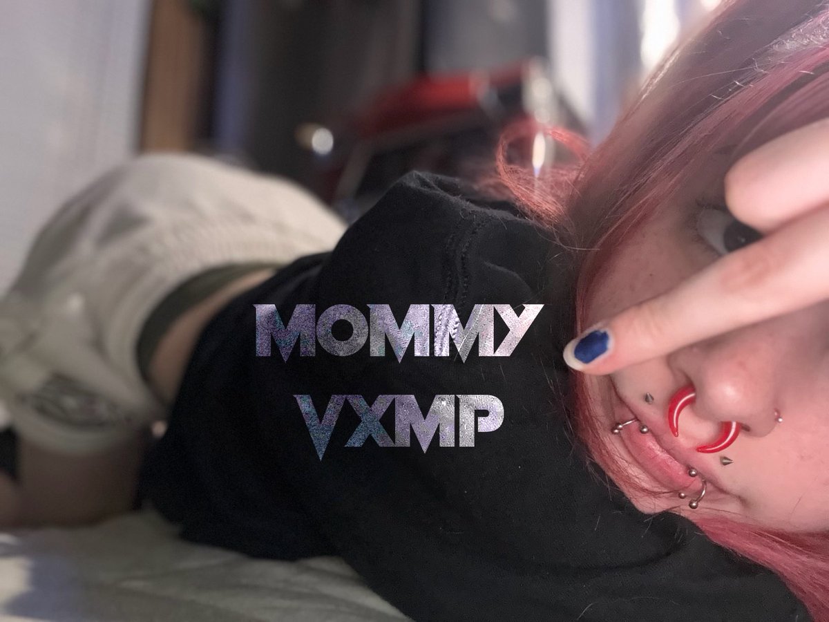 mommyvxmp's tweet photo. if i hit 10k i may just cum guys 🤔 
#nsfw #mdni #slut #switch #mommy https://t.co/lXotQjOIVl
