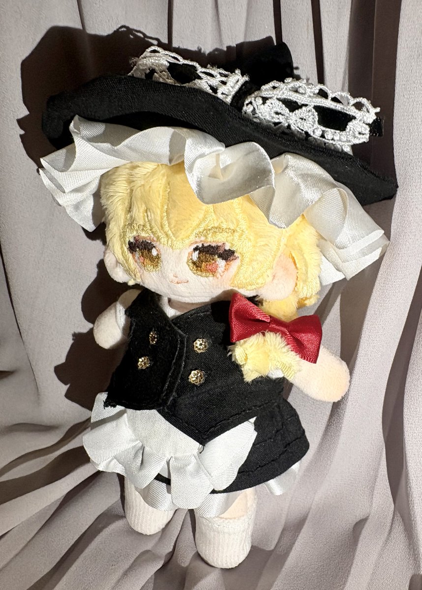 souya_sran's tweet photo. はじめてのぬい作り、魔理沙の本体は完成！！たのしい！
靴は市販のものか、サイズ合わなければ自作するぞ

ボディ&amp;ベストの型紙使用、刺繍を大変参考にさせて頂いたのはぴよぴっこ様（@piyopicco）の書籍やチャンネル

魔女帽子はこちらを拝見して作りました↓
https://t.co/yvGX0KQ02b https://t.co/Rz7E0a0Fg0