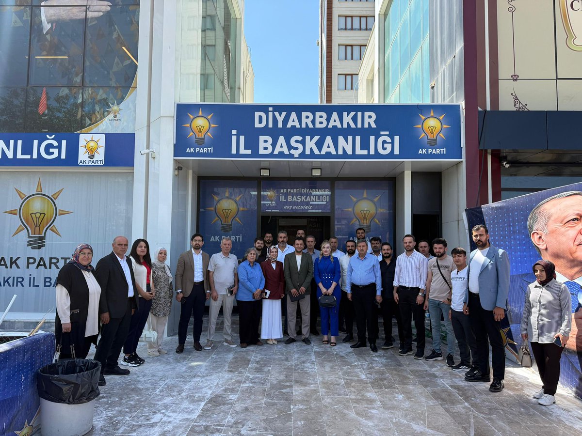 akpartidbakir's tweet photo. AK Parti Diyarbakır İl Başkanlığımızda, Siyasi ve Hukuki İşler Başkanlığımızın toplantısını gerçekleştirdik.

Teşkilat çalışmalarımızı, şehrimizin gündemini ve önümüzdeki dönemde atacağımız adımları istişare ederek değerlendirdik.

Diyarbakır’ımız için daha güçlü bir teşkilat, daha etkin bir saha çalışması ve milletimizle daha güçlü bir iletişim anlayışıyla çalışmalarımıza kararlılıkla devam ediyoruz.

Birlik ve beraberlik içerisinde; Türkiye Yüzyılı hedeflerimiz doğrultusunda Diyarbakır için çalışmaya, üretmeye ve hizmet etmeye devam edeceğiz.

Durmak yok, çalışmaya devam. 🇹🇷
#AKParti #Diyarbakır #TürkiyeYüzyılı #SiyasiVeHukukiİşler #BirlikteGüçlüyüz