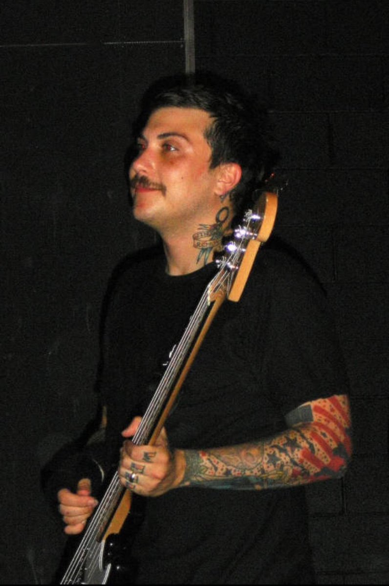cuntygerard's tweet photo. every image i could find of frank iero playing the bass: a 🧵 https://t.co/l1frcSRgEM